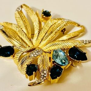 💎🎉SALE AUTHENTIC Christian Dior Vintage Signed Brooch 💎💎🎉